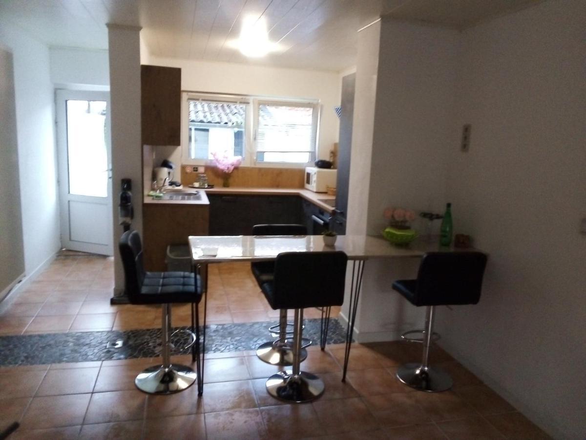Agreable Maison Avec Cour A 10Min De Liege Herstal Exterior photo