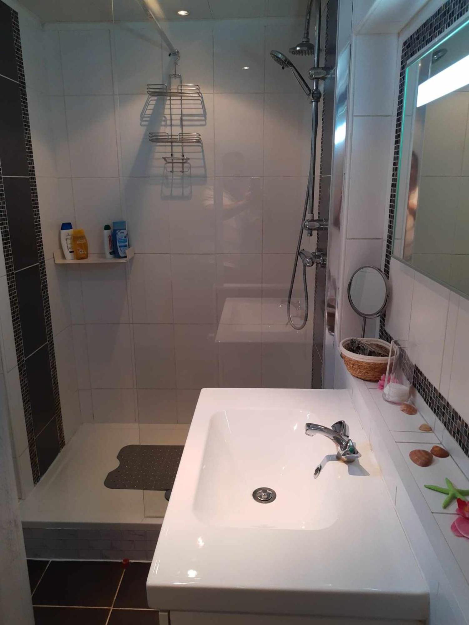 Agreable Maison Avec Cour A 10Min De Liege Herstal Exterior photo